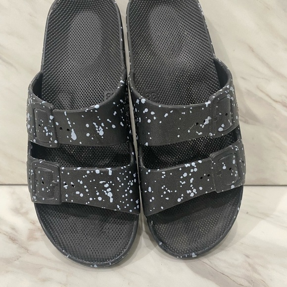 Freedom Moses Women's Black Splatter Two Strap Slides Size 7/8 Casual Sandals - Picture 10 of 15